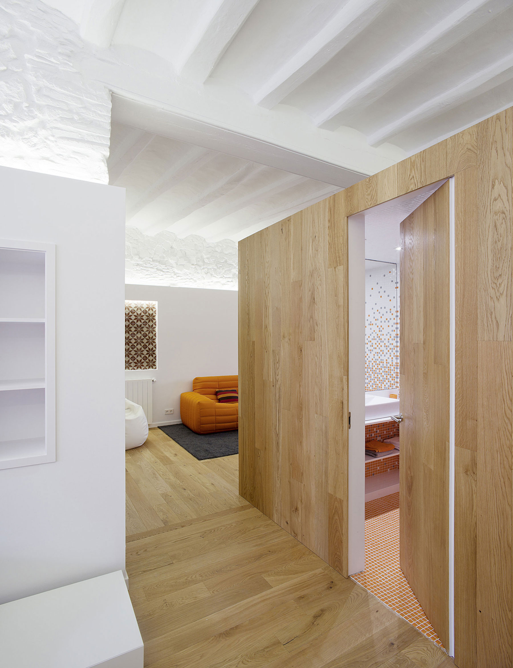 A Small Modern House with Sophisticated Industrial Style in Girona by Cubus (11)