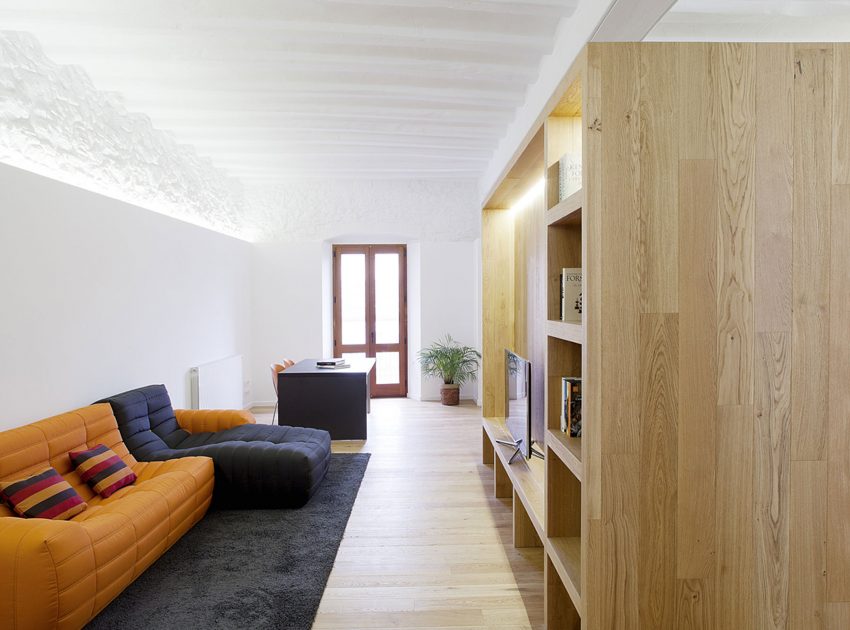 A Small Modern House with Sophisticated Industrial Style in Girona by Cubus (2)