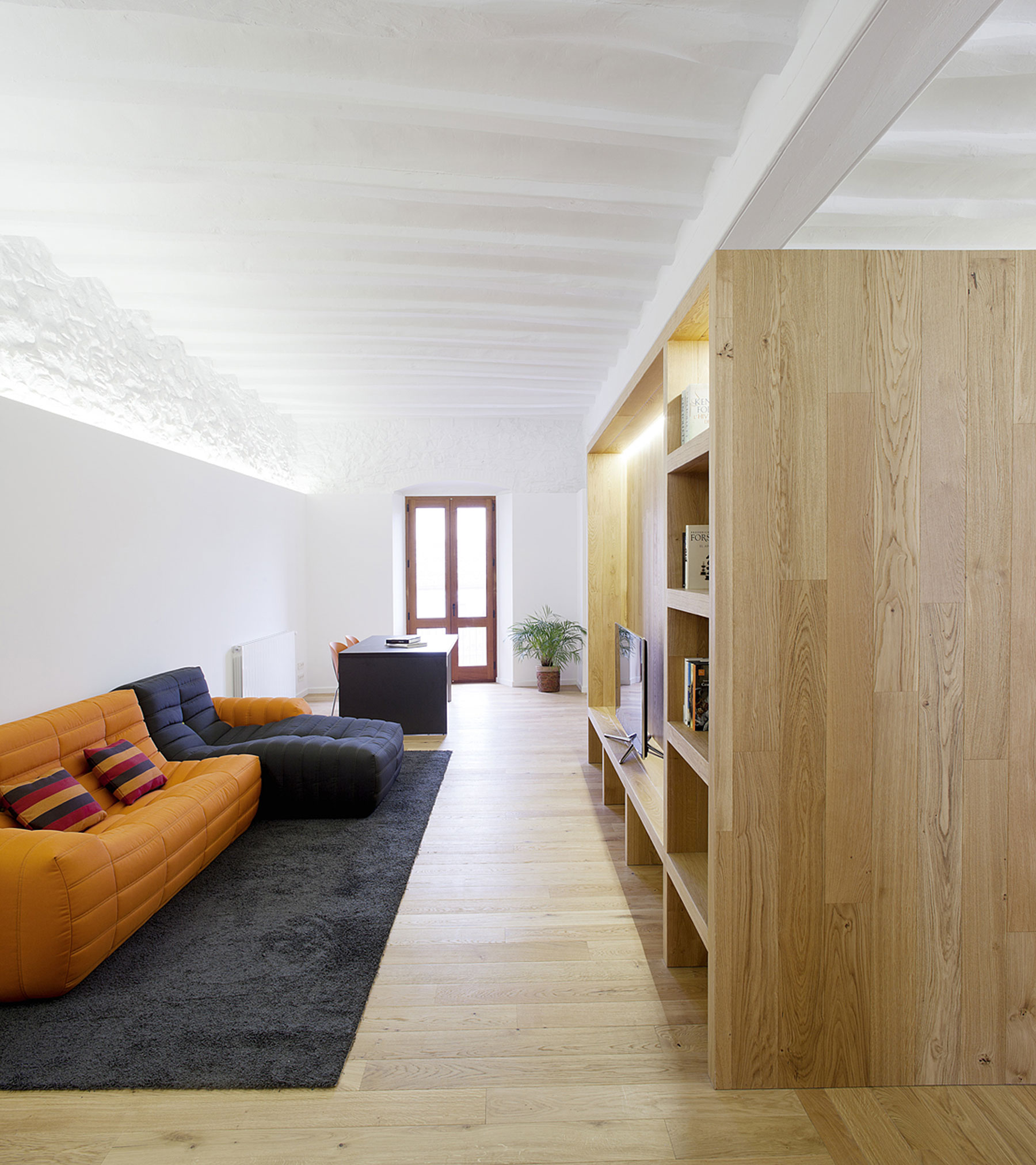 A Small Modern House with Sophisticated Industrial Style in Girona by Cubus (2)