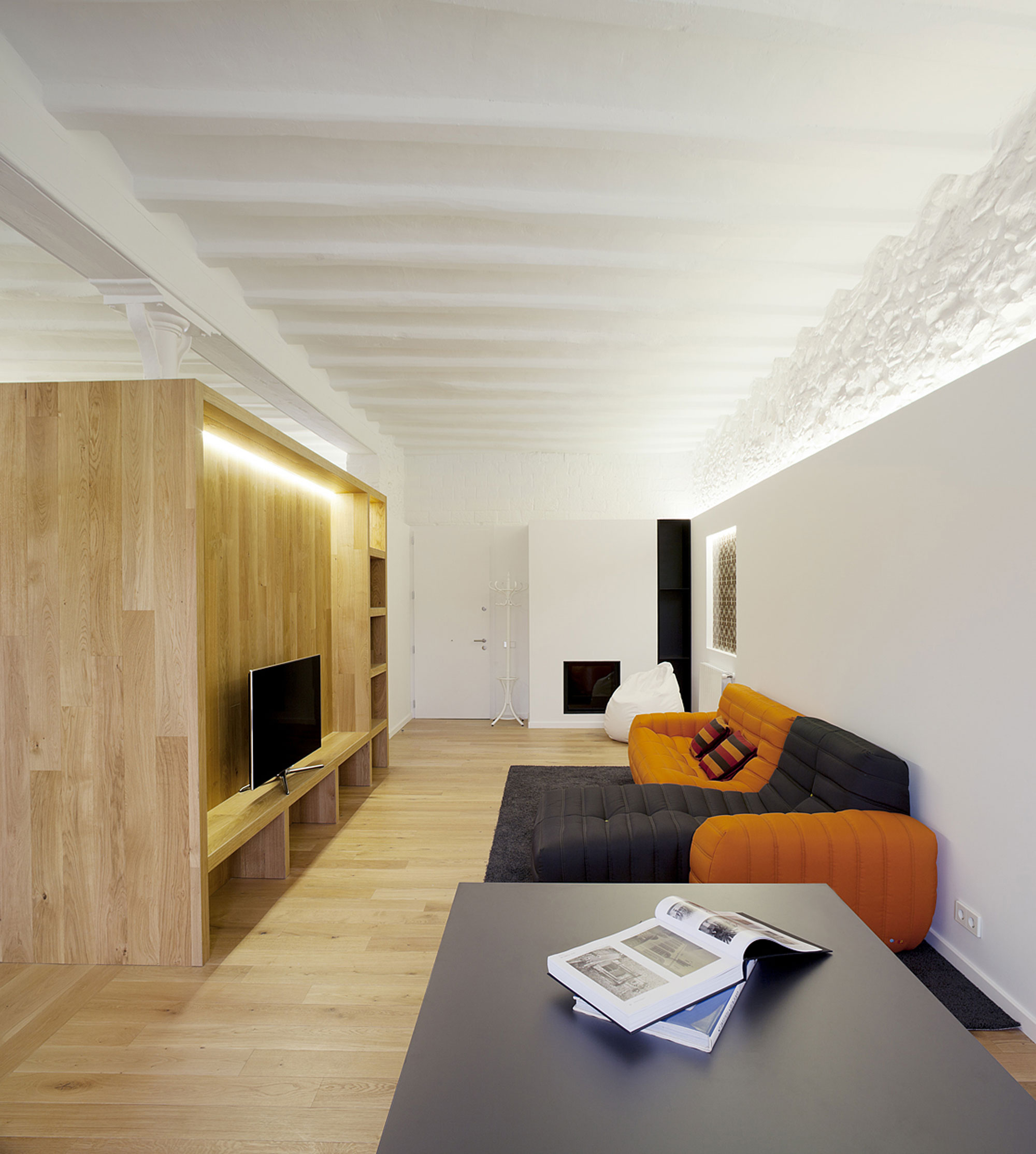 A Small Modern House with Sophisticated Industrial Style in Girona by Cubus (3)