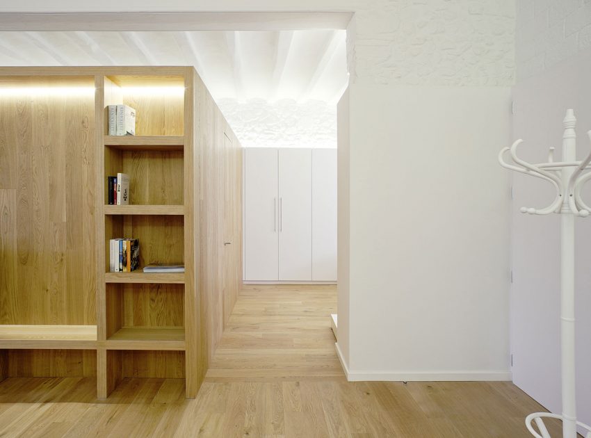 A Small Modern House with Sophisticated Industrial Style in Girona by Cubus (4)