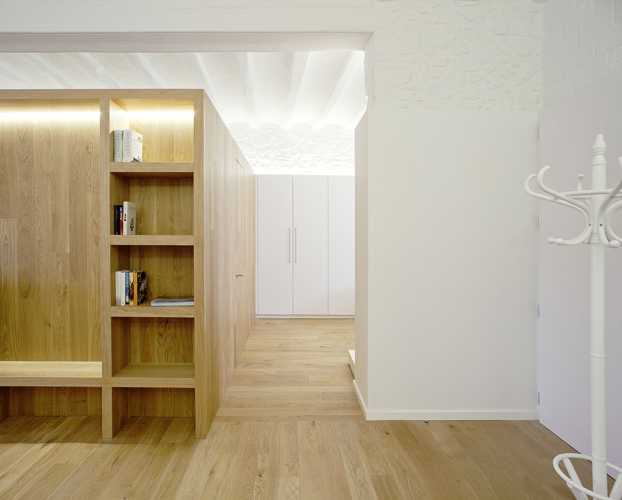 A Small Modern House with Sophisticated Industrial Style in Girona by Cubus (4)