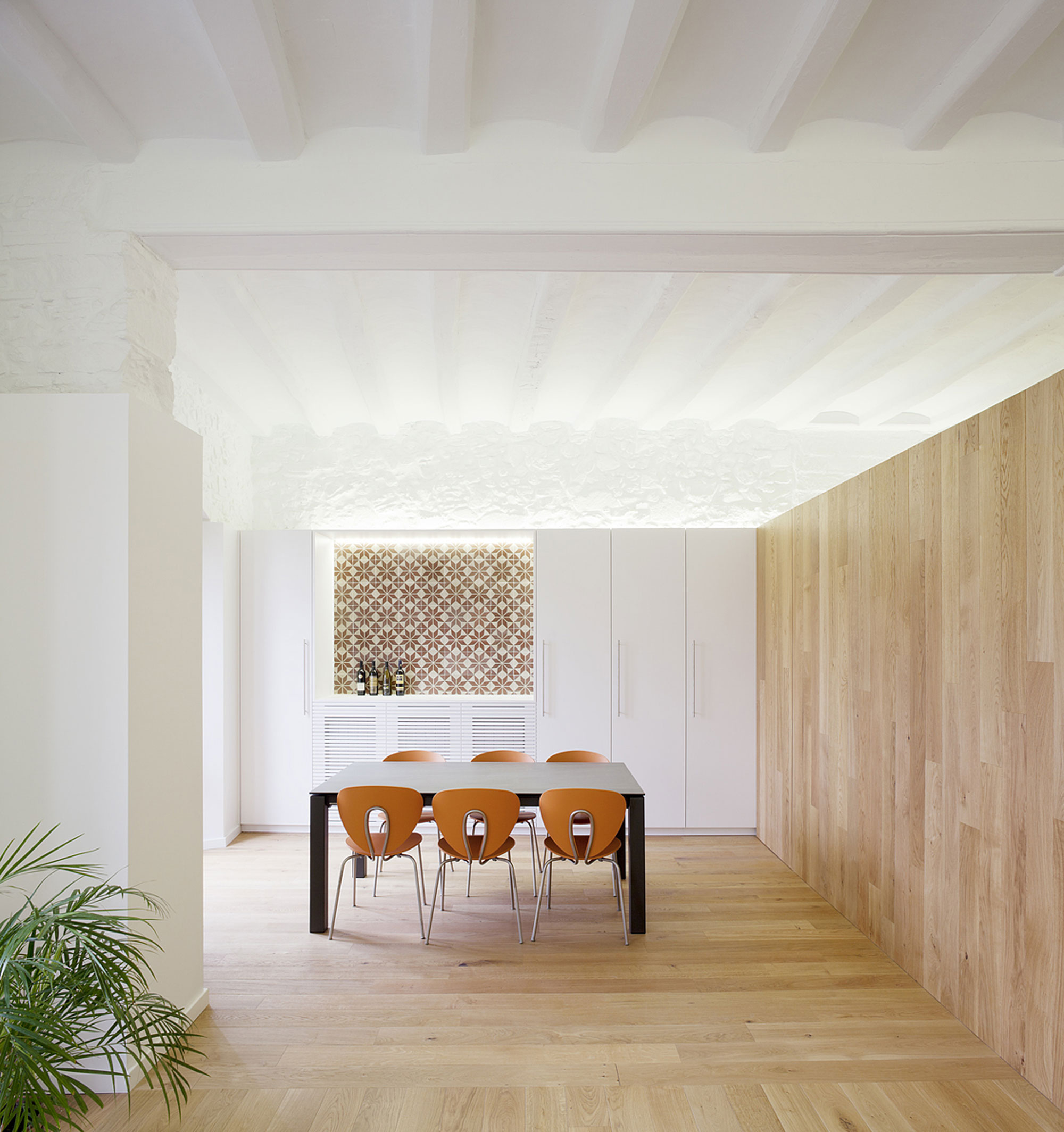 A Small Modern House with Sophisticated Industrial Style in Girona by Cubus (8)