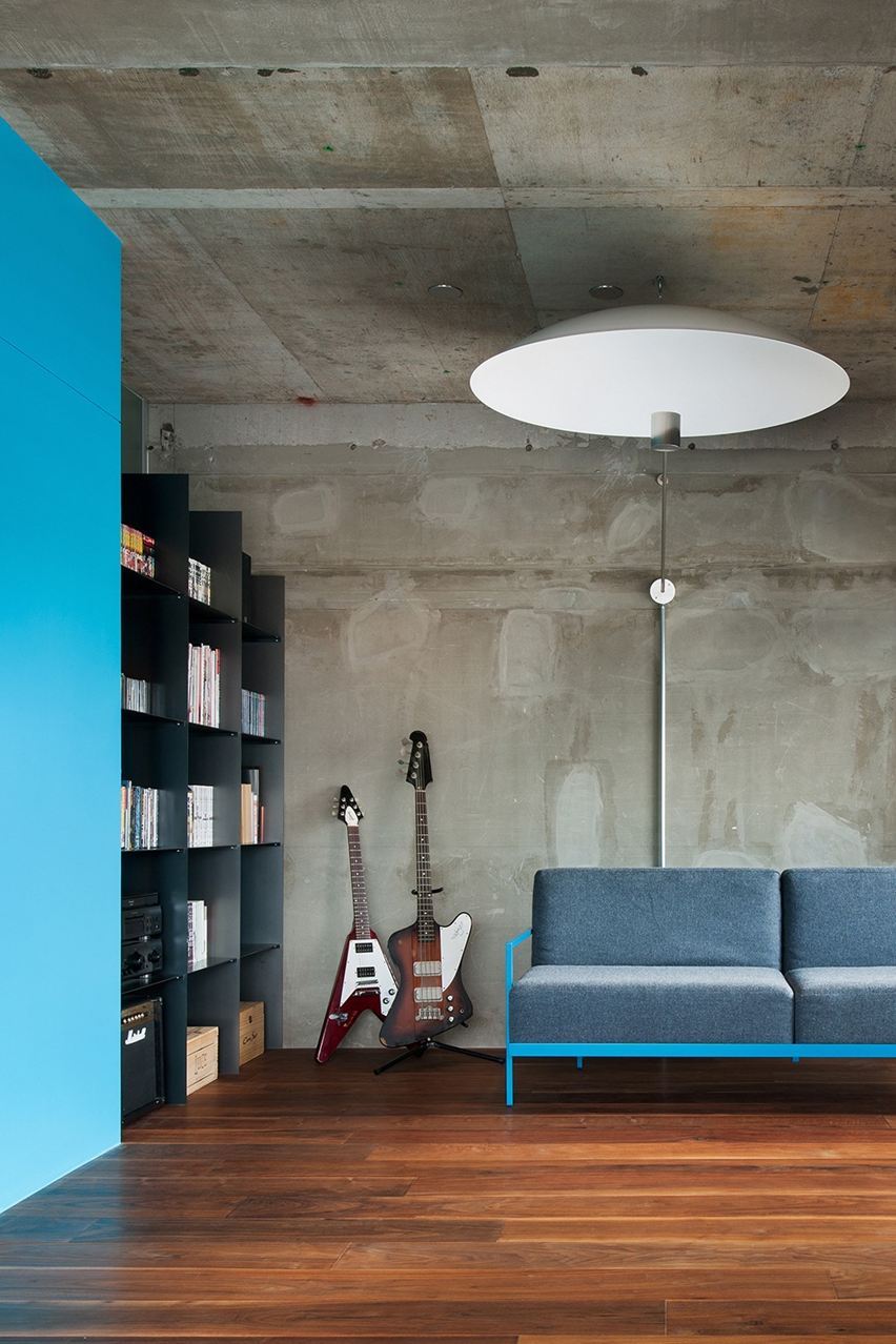 A Small Modern Industrial Apartment for Creative Couple in Saitama Prefecture, Japan by Keiji Ashizawa Design (2)