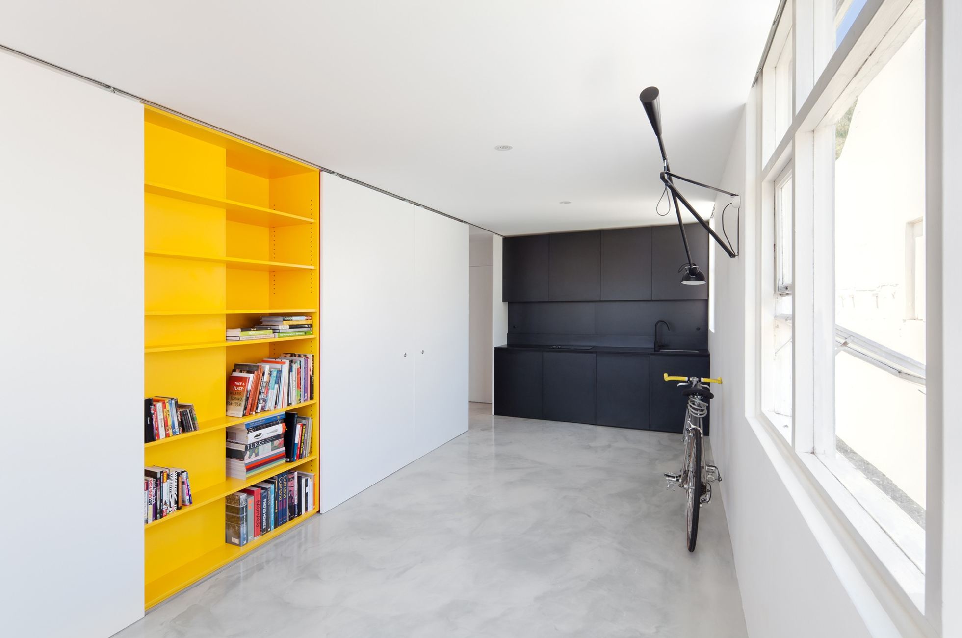 A Small and Beautiful Studio Apartment for One Person Families in Woolloomooloo by Nicholas Gurney (2)