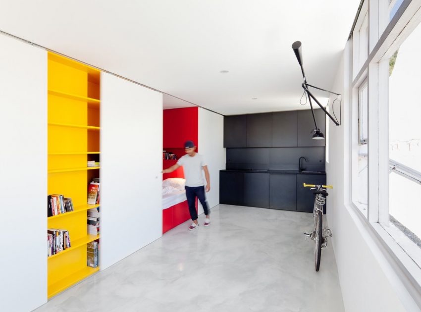 A Small and Beautiful Studio Apartment for One Person Families in Woolloomooloo by Nicholas Gurney (3)