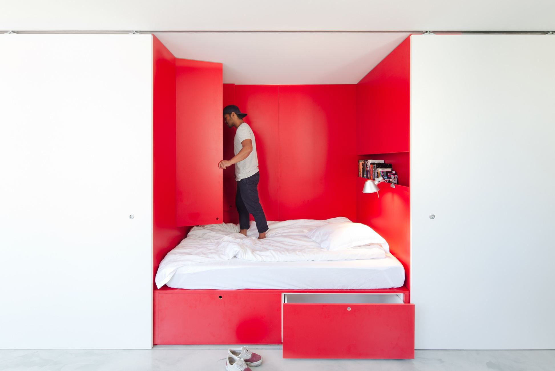 A Small and Beautiful Studio Apartment for One Person Families in Woolloomooloo by Nicholas Gurney (6)