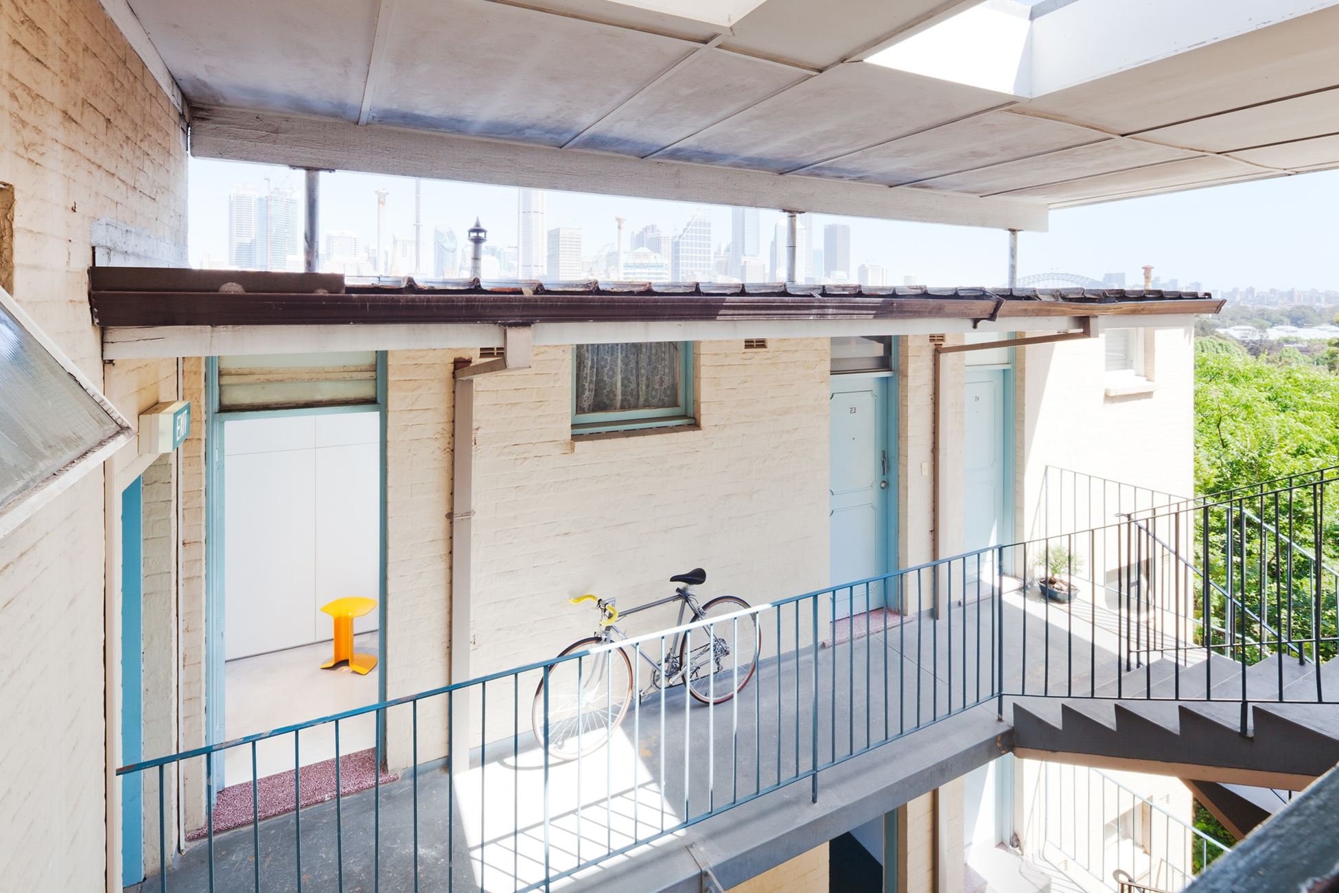 A Small and Beautiful Studio Apartment for One Person Families in Woolloomooloo by Nicholas Gurney (7)