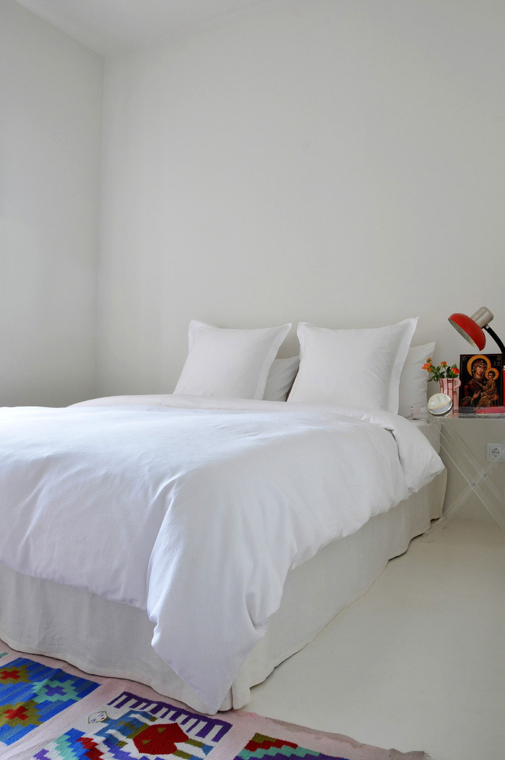 A Small and Chic Artsy Apartment Full of Charm and Personality in Moscow by Anna Herman (11)