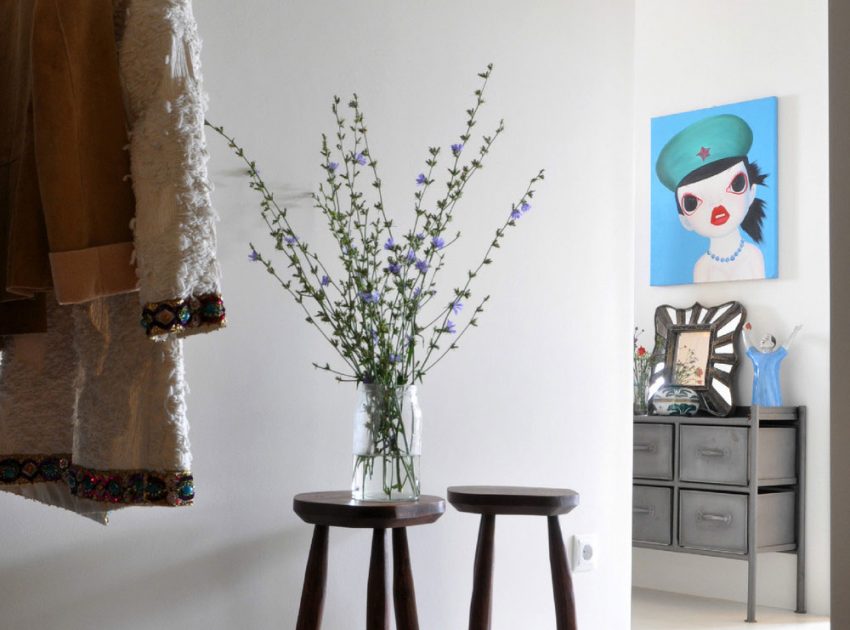 A Small and Chic Artsy Apartment Full of Charm and Personality in Moscow by Anna Herman (13)