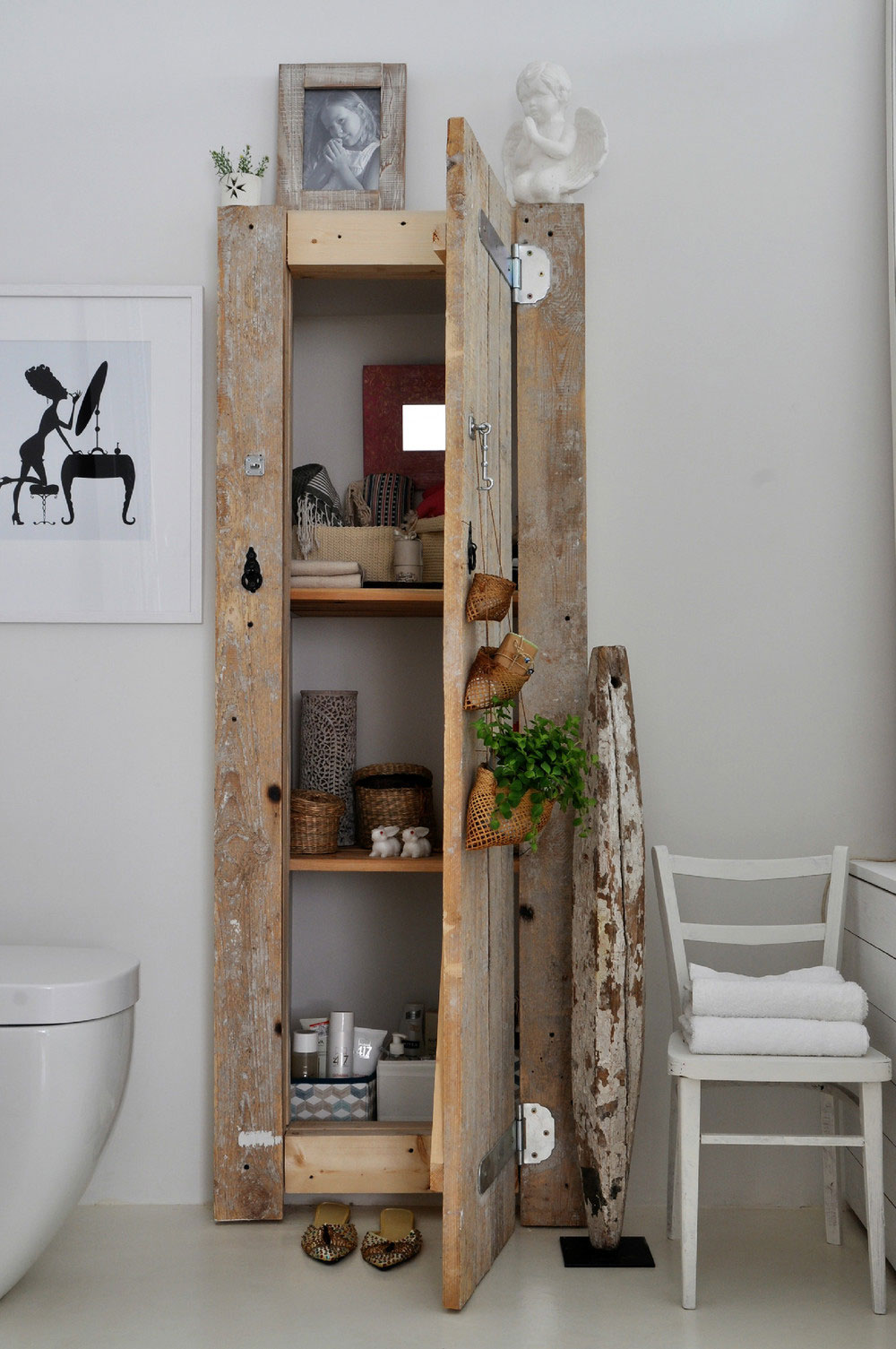 A Small and Chic Artsy Apartment Full of Charm and Personality in Moscow by Anna Herman (16)
