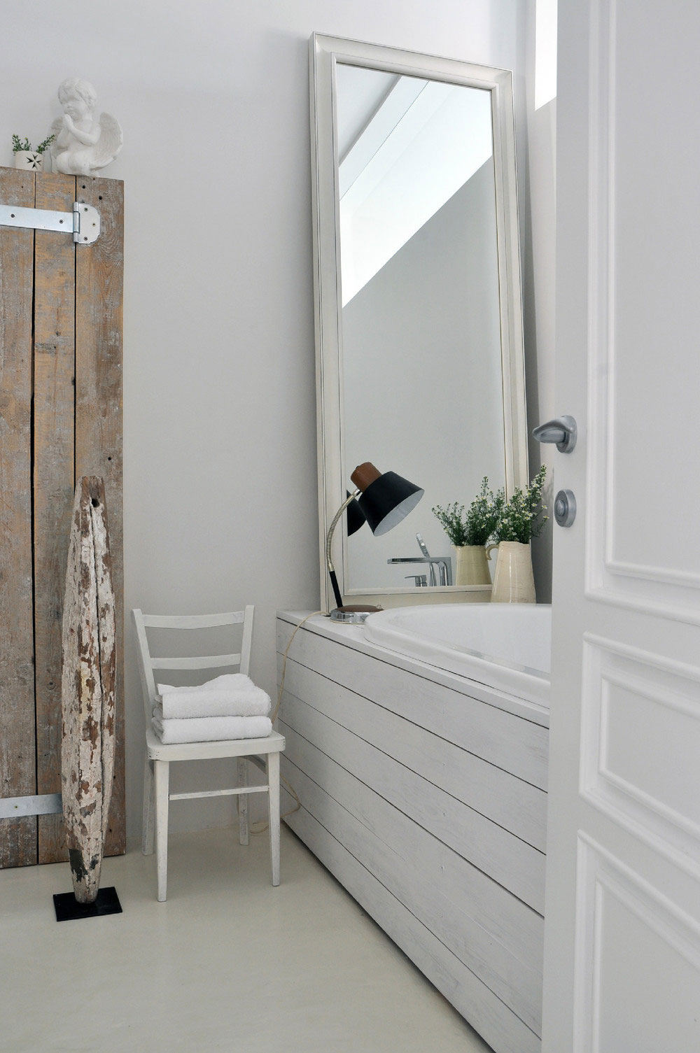 A Small and Chic Artsy Apartment Full of Charm and Personality in Moscow by Anna Herman (17)