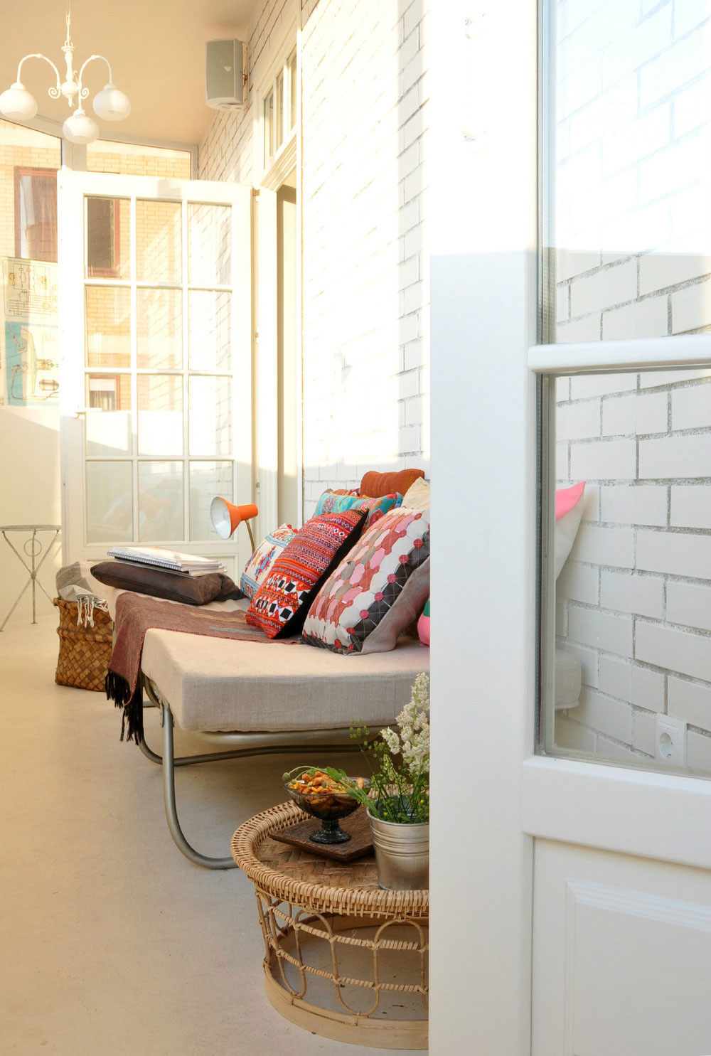 A Small and Chic Artsy Apartment Full of Charm and Personality in Moscow by Anna Herman (3)