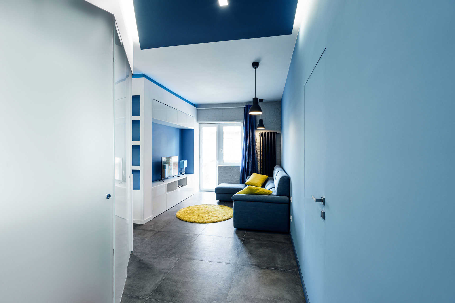A Small and Sophisticated Apartment with Prismatic Blue Tones in Rome by Brain Factory – Architecture & Design (10)