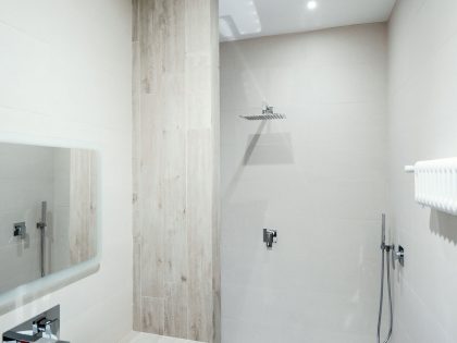 A Small and Sophisticated Apartment with Prismatic Blue Tones in Rome by Brain Factory – Architecture & Design (15)