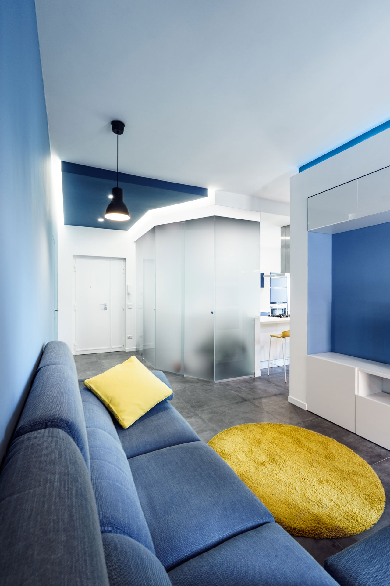 A Small and Sophisticated Apartment with Prismatic Blue Tones in Rome by Brain Factory – Architecture & Design (2)