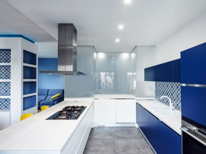 A Small and Sophisticated Apartment with Prismatic Blue Tones in Rome by Brain Factory – Architecture & Design (5)