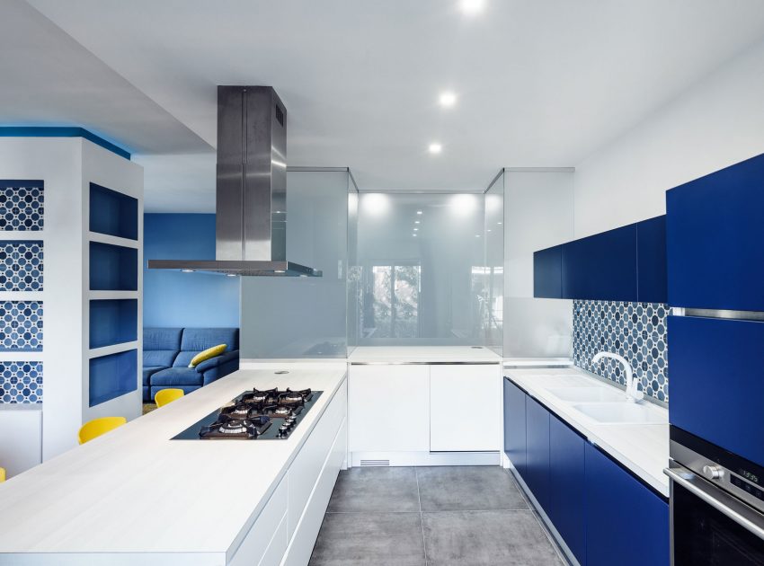 A Small and Sophisticated Apartment with Prismatic Blue Tones in Rome by Brain Factory – Architecture & Design (5)