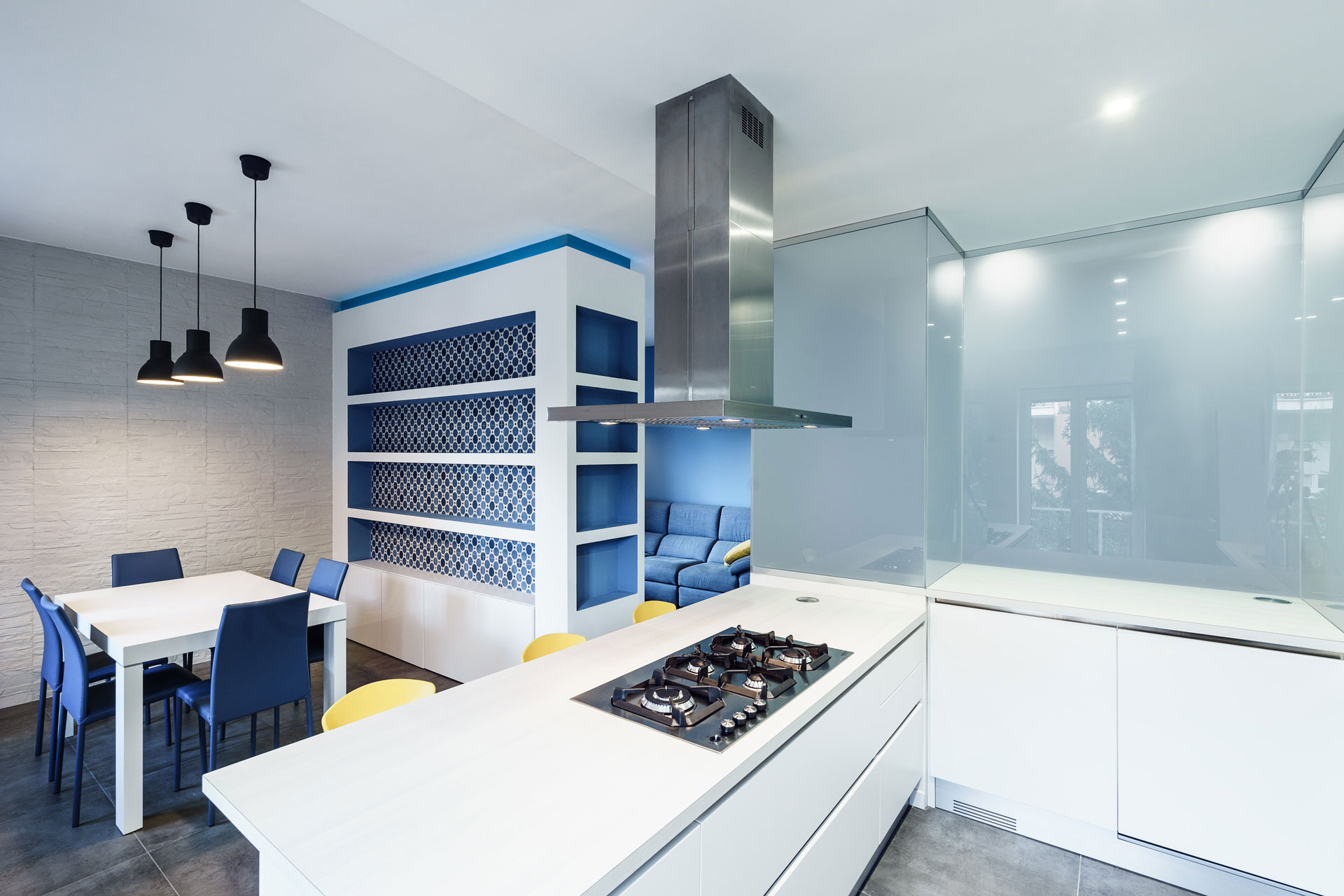 A Small and Sophisticated Apartment with Prismatic Blue Tones in Rome by Brain Factory – Architecture & Design (6)