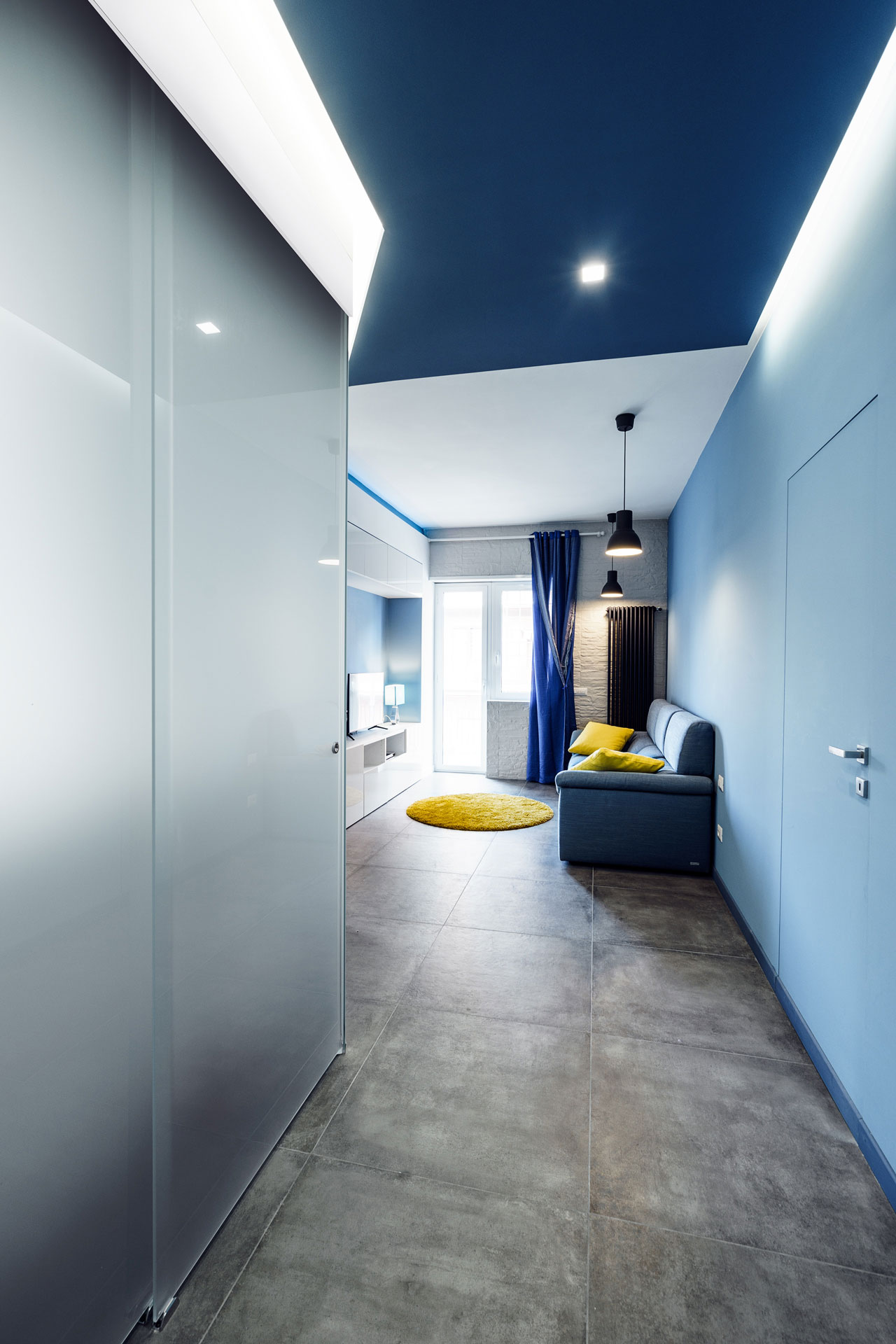 A Small and Sophisticated Apartment with Prismatic Blue Tones in Rome by Brain Factory – Architecture & Design (9)