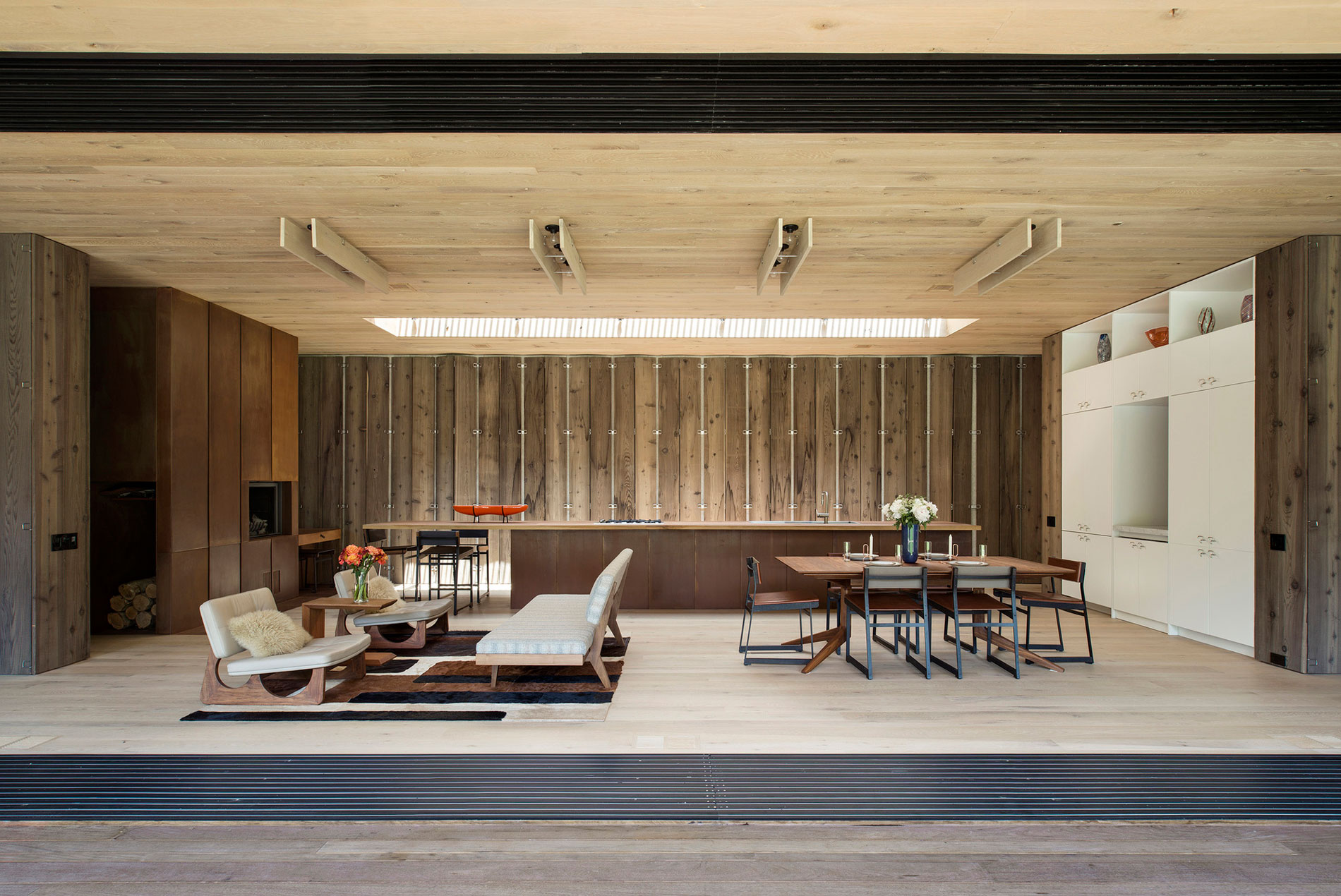 A Smart and Stylish Family Home with Series of Parallel Walls in Amagansett by Bates Masi Architects (2)