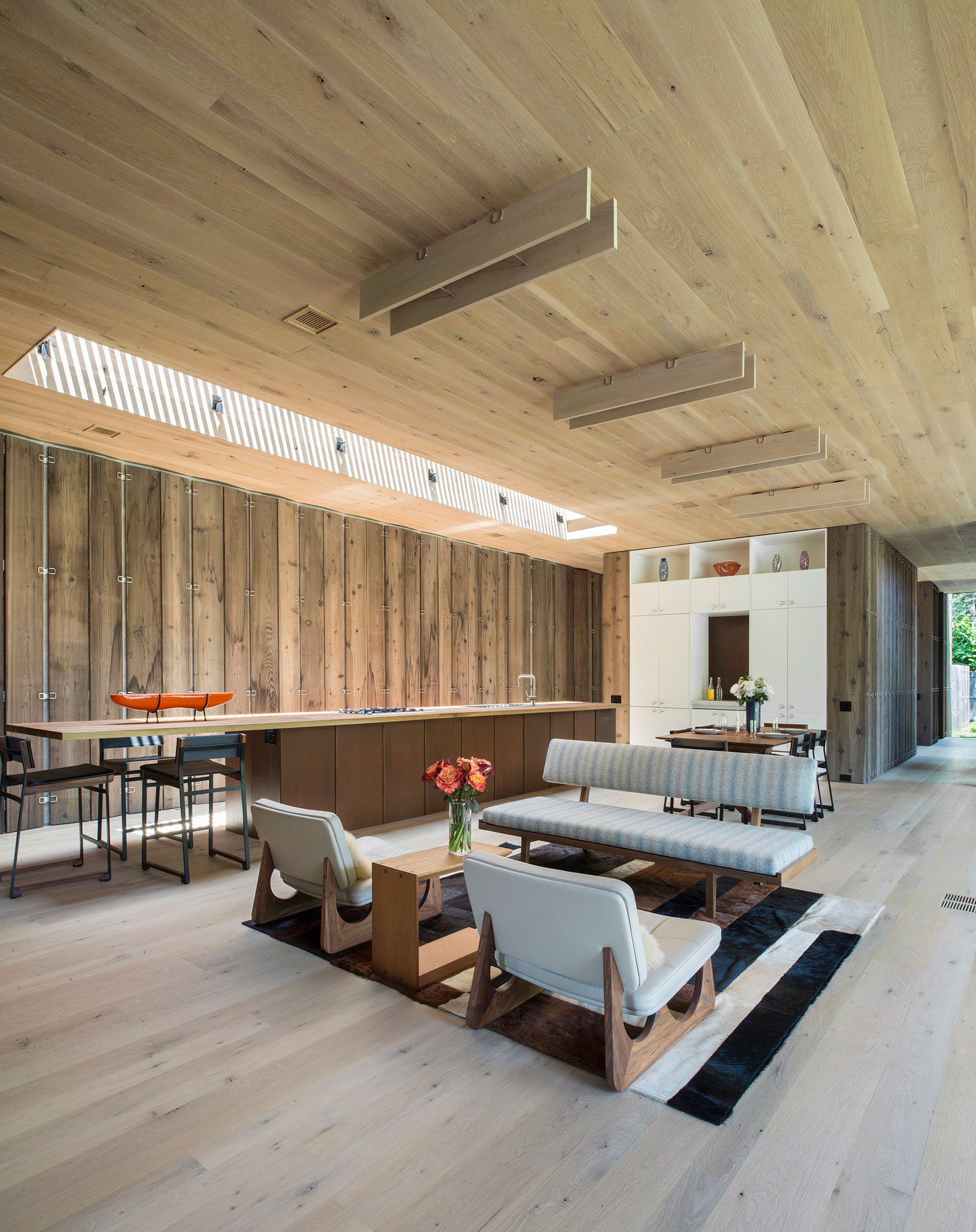 A Smart and Stylish Family Home with Series of Parallel Walls in Amagansett by Bates Masi Architects (3)