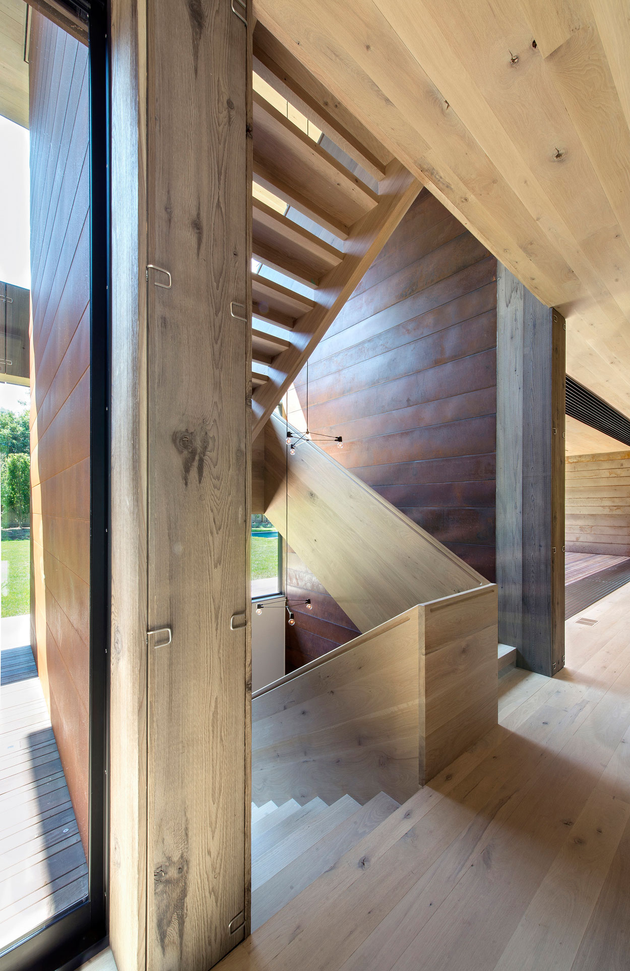 A Smart and Stylish Family Home with Series of Parallel Walls in Amagansett by Bates Masi Architects (5)
