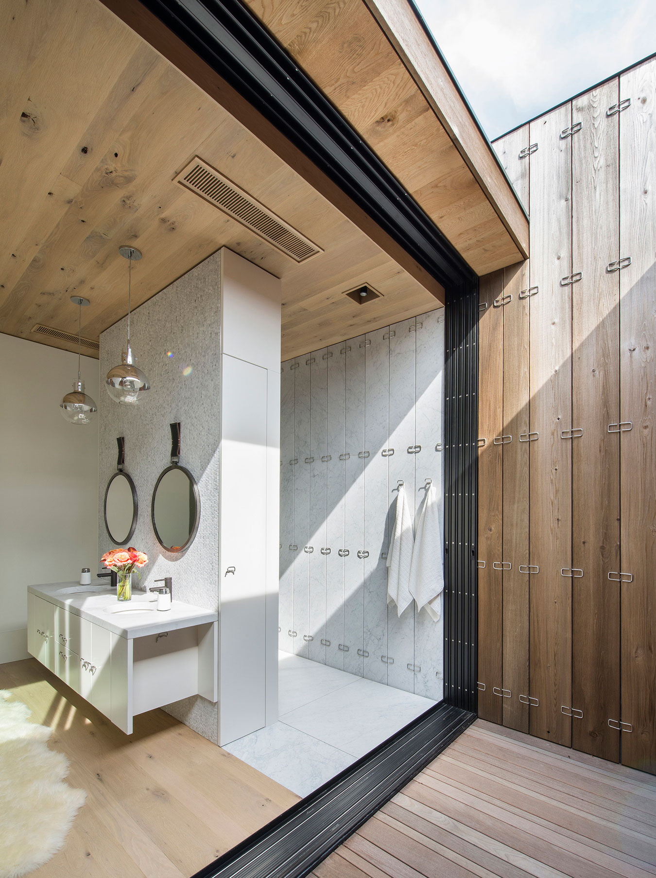 A Smart and Stylish Family Home with Series of Parallel Walls in Amagansett by Bates Masi Architects (8)
