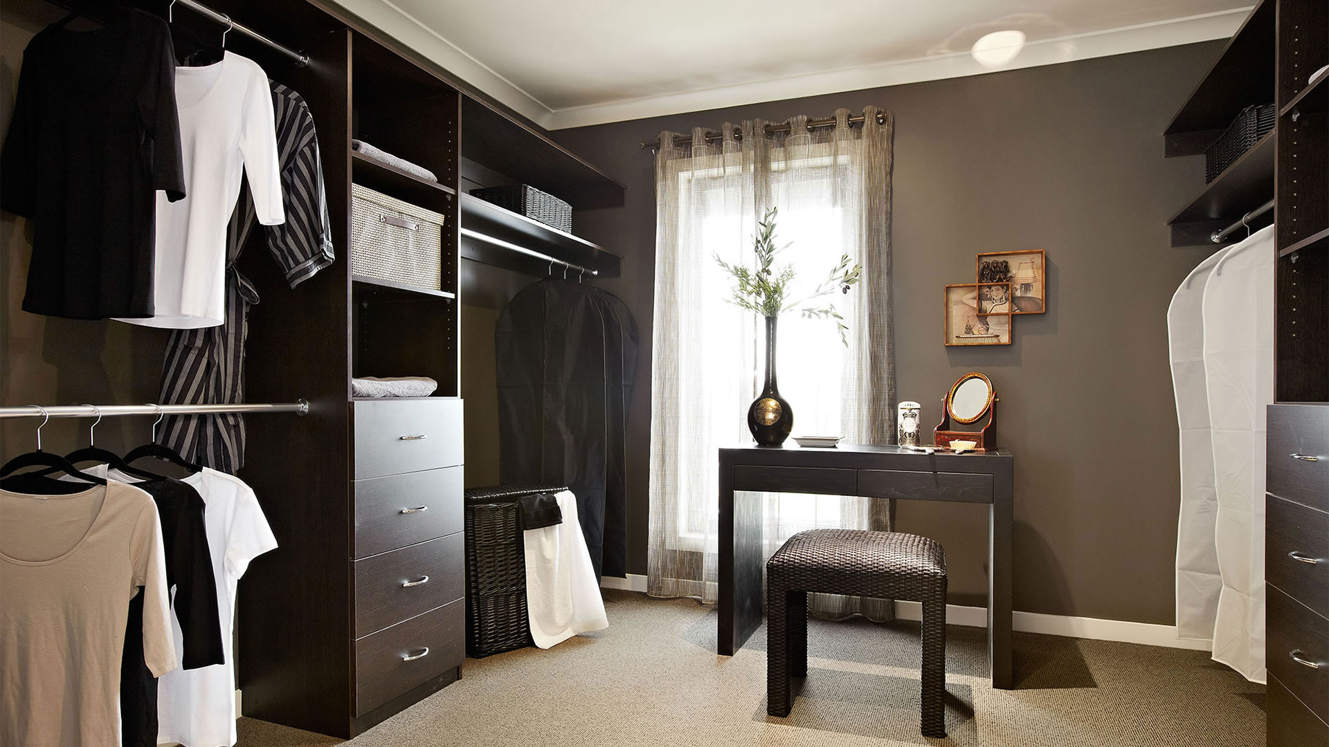 A Sophisticated Contemporary Home with Fresh and Stylish Interiors in Melbourne by Carlisle Homes (30)