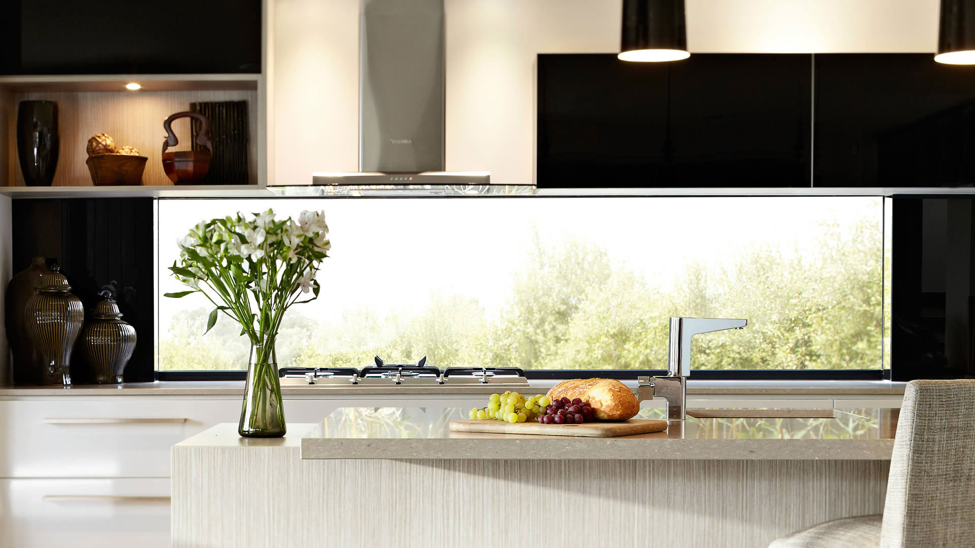 A Sophisticated Contemporary Home with Fresh and Stylish Interiors in Melbourne by Carlisle Homes (9)