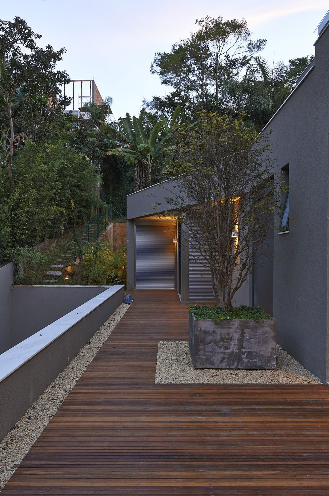 A Sophisticated Contemporary Home with Stunning Views in Nova Lima by Anastasia Arquitetos (18)