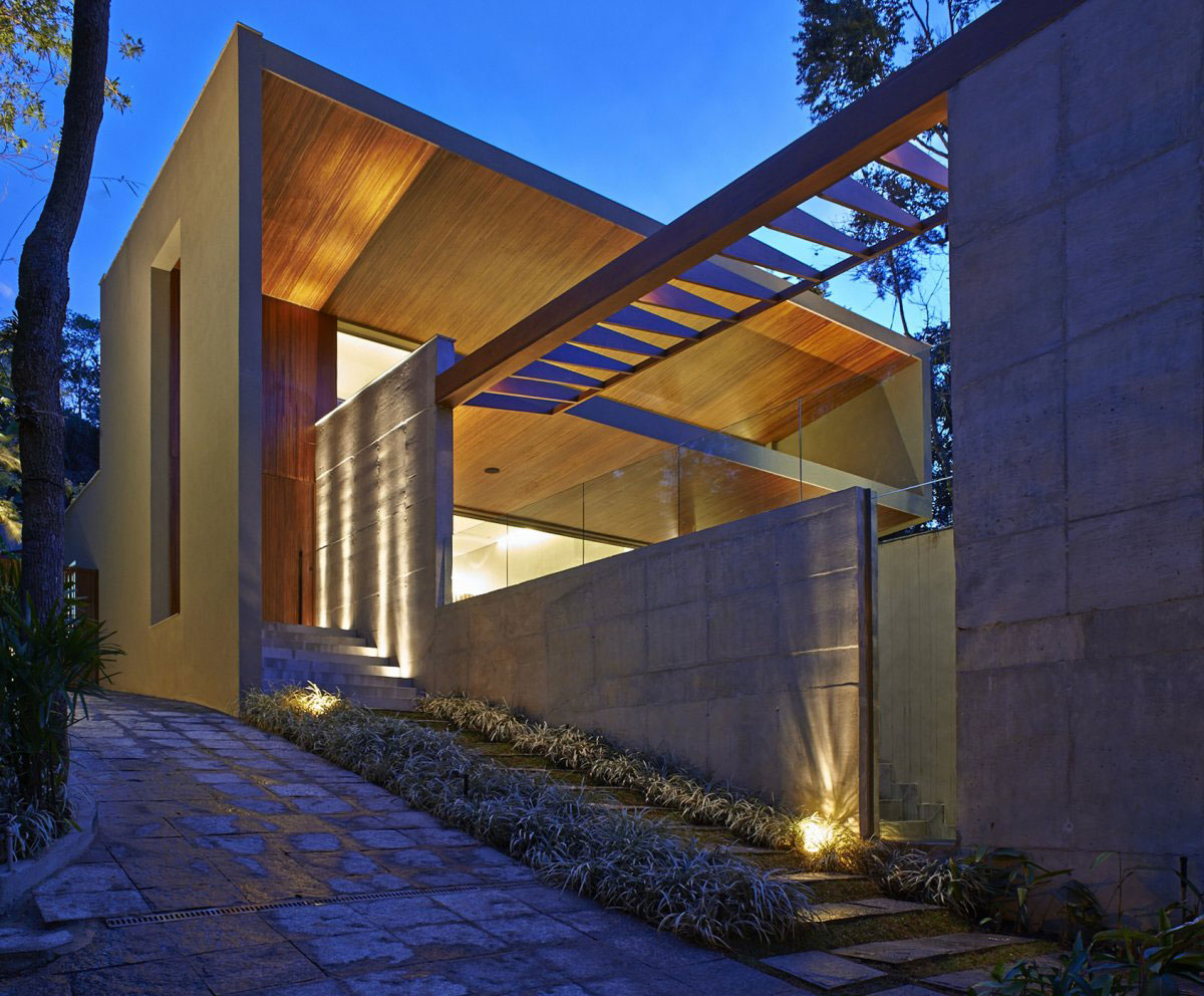 A Sophisticated Contemporary Home with Stunning Views in Nova Lima by Anastasia Arquitetos (20)