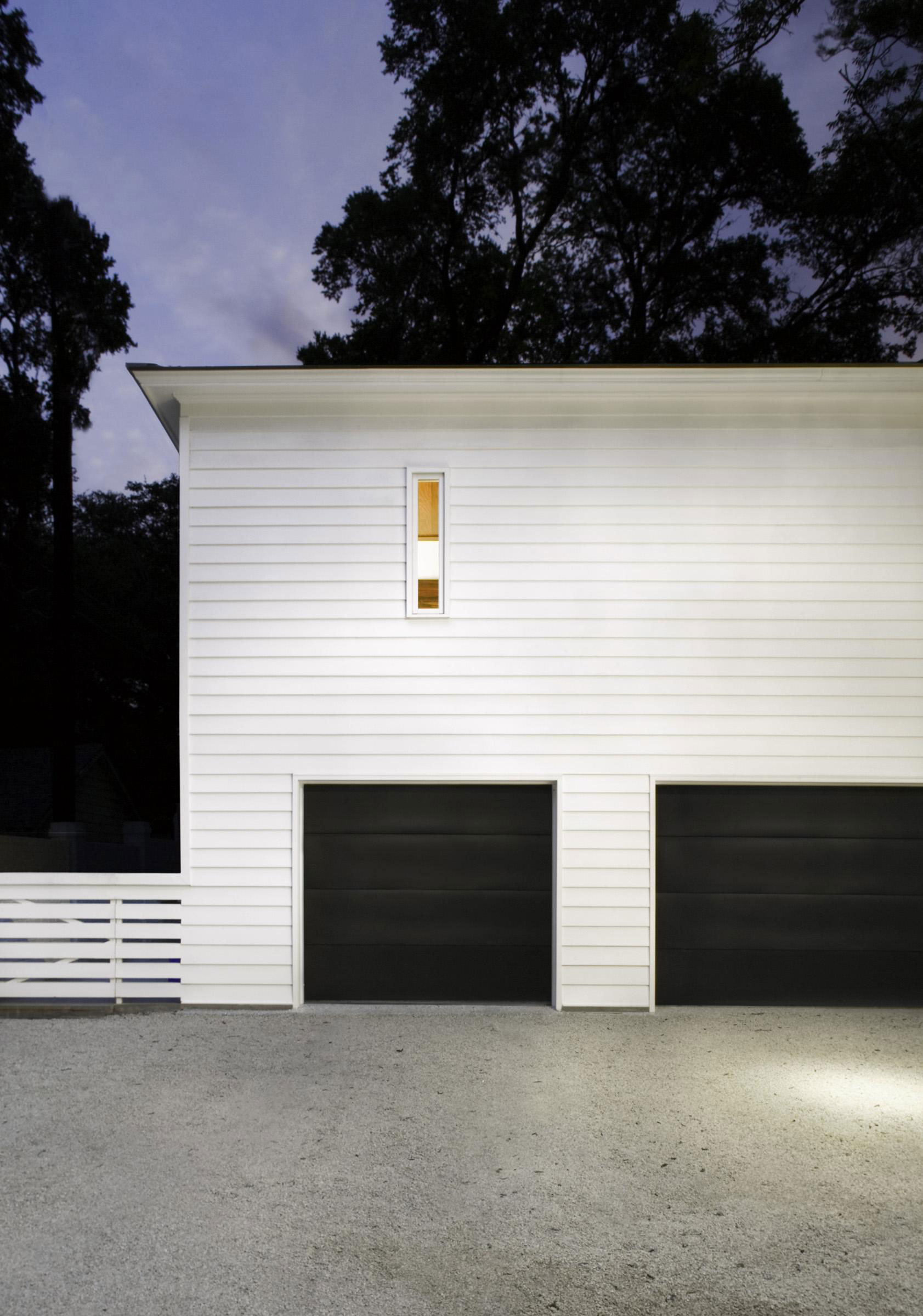A Sophisticated Home with Luxurious and Chic Exterior Style in Austin by Miró Rivera Architects (13)