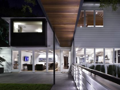 A Sophisticated Home with Luxurious and Chic Exterior Style in Austin by Miró Rivera Architects (15)