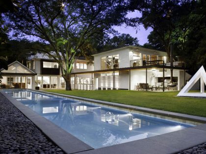 A Sophisticated Home with Luxurious and Chic Exterior Style in Austin by Miró Rivera Architects (18)