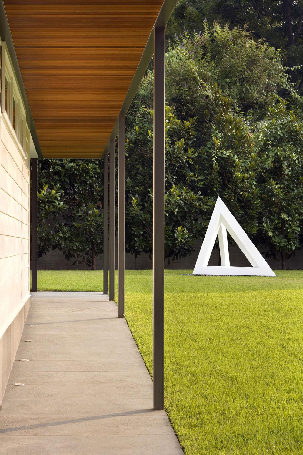 A Sophisticated Home with Luxurious and Chic Exterior Style in Austin by Miró Rivera Architects (2)