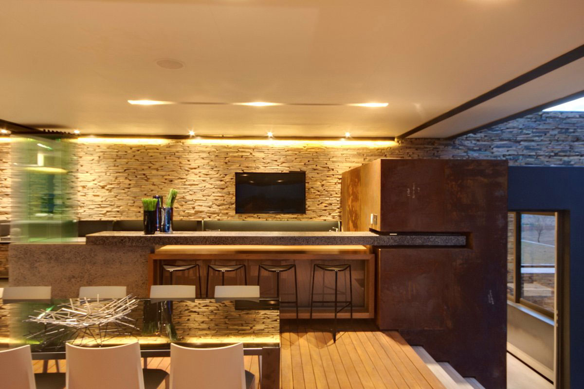 A Sophisticated and Warm Home with Unique and Stunning Views in Pretoria, South Africa by Nico van der Meulen Architects (11)