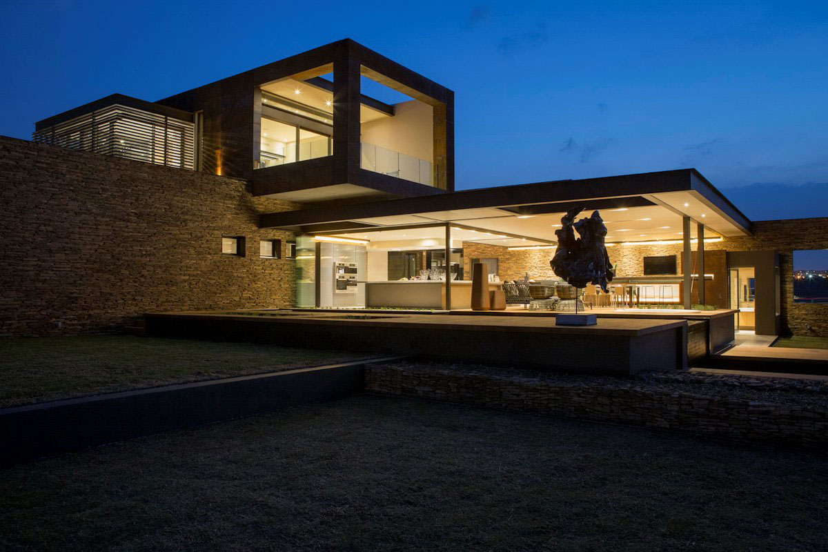 A Sophisticated and Warm Home with Unique and Stunning Views in Pretoria, South Africa by Nico van der Meulen Architects (17)