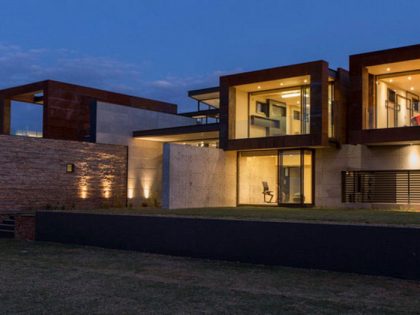 A Sophisticated and Warm Home with Unique and Stunning Views in Pretoria, South Africa by Nico van der Meulen Architects (19)