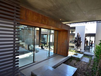 A Sophisticated and Warm Home with Unique and Stunning Views in Pretoria, South Africa by Nico van der Meulen Architects (2)