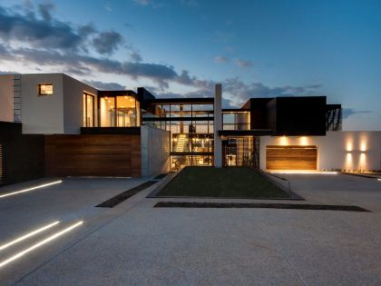 A Sophisticated and Warm Home with Unique and Stunning Views in Pretoria, South Africa by Nico van der Meulen Architects (22)