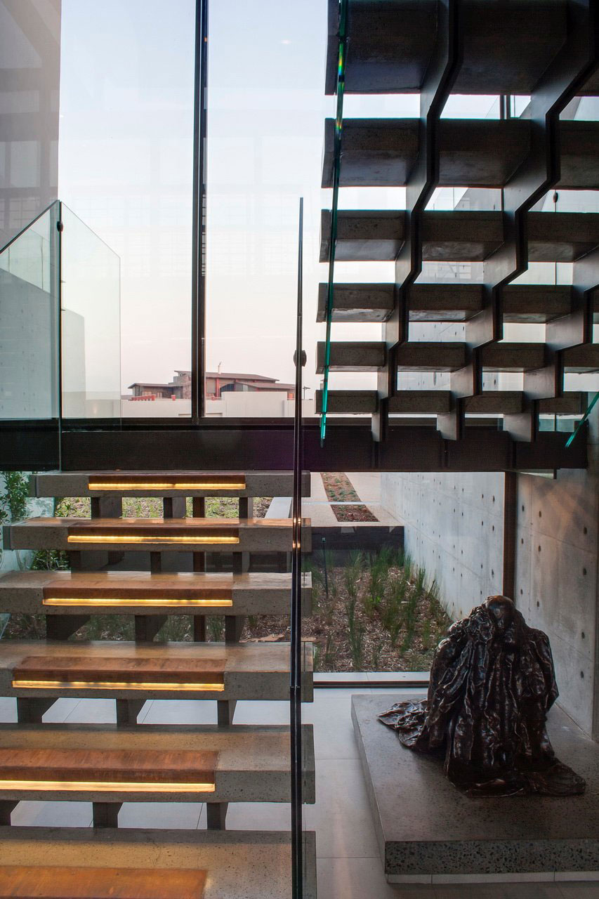 A Sophisticated and Warm Home with Unique and Stunning Views in Pretoria, South Africa by Nico van der Meulen Architects (5)