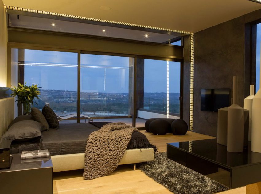 A Sophisticated and Warm Home with Unique and Stunning Views in Pretoria, South Africa by Nico van der Meulen Architects (9)