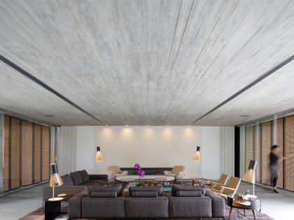 A Spacious Concrete House with Rich and Warm Interior Tones in São Paulo by Studio MK27 & Lair Reis (10)