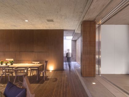 A Spacious Concrete House with Rich and Warm Interior Tones in São Paulo by Studio MK27 & Lair Reis (20)