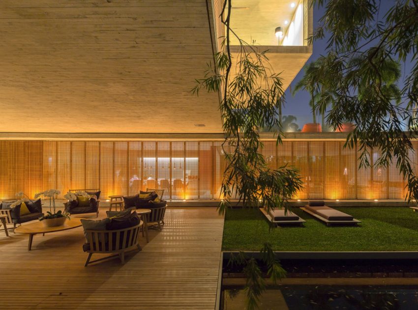 A Spacious Concrete House with Rich and Warm Interior Tones in São Paulo by Studio MK27 & Lair Reis (21)
