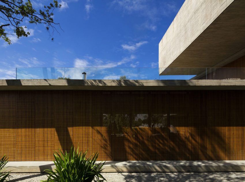 A Spacious Concrete House with Rich and Warm Interior Tones in São Paulo by Studio MK27 & Lair Reis (3)