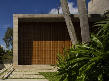 A Spacious Concrete House with Rich and Warm Interior Tones in São Paulo by Studio MK27 & Lair Reis (4)