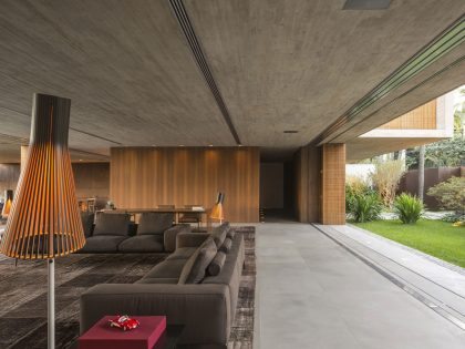 A Spacious Concrete House with Rich and Warm Interior Tones in São Paulo by Studio MK27 & Lair Reis (7)