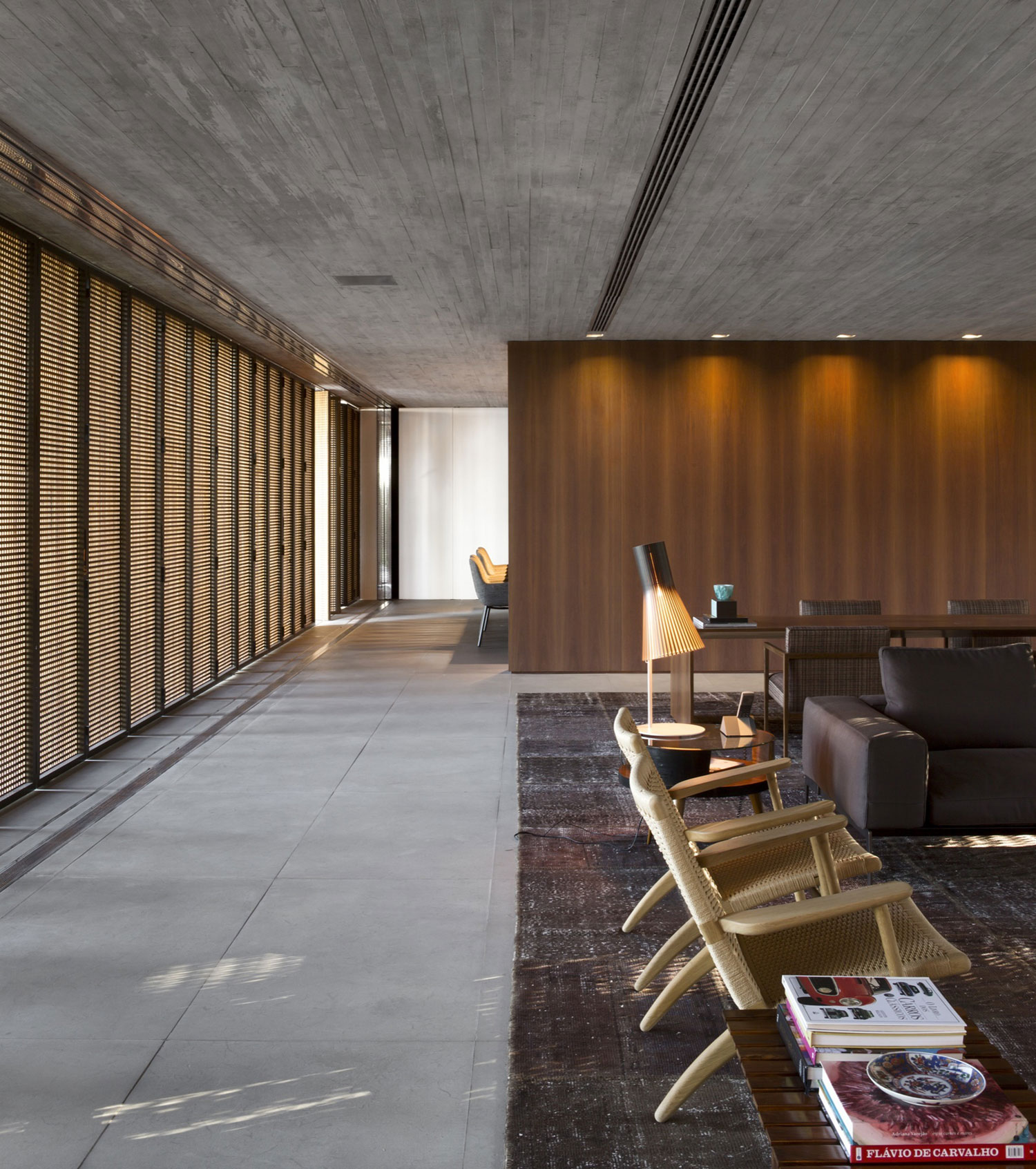 A Spacious Concrete House with Rich and Warm Interior Tones in São Paulo by Studio MK27 & Lair Reis (8)
